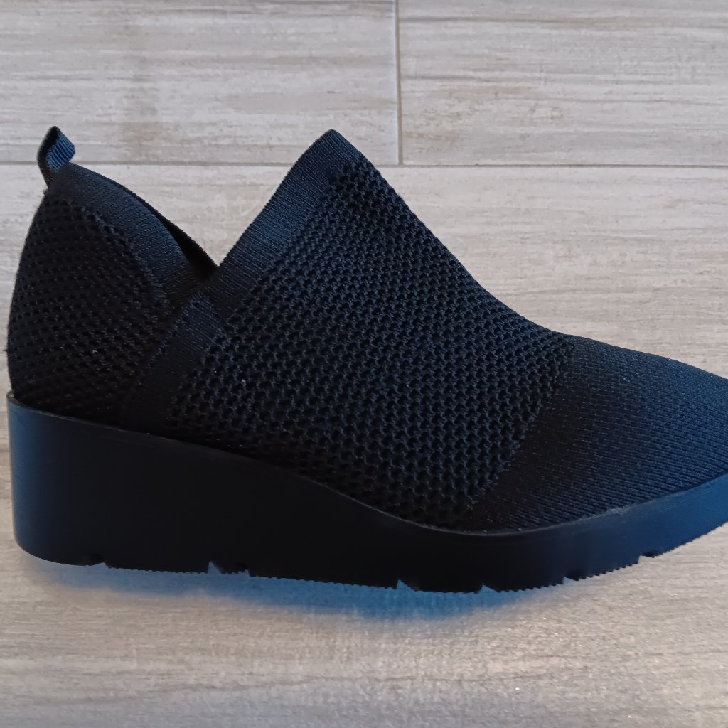 Taryn Rose Black Wedges, Size 6